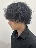 ヒュイル バイ ニアウ(Hwyl by Niau) メンズマッシュウルフミニウルフパーマスパイラルパーマツーブロ