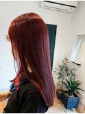 レッド系カラーが可愛いストレートロング