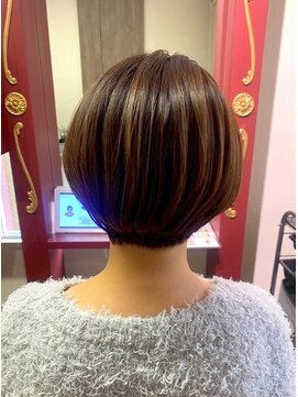 艶カラー/美シルエット/丸みボブ/ハイライト風/大人ショート