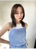 レイヤーミディアム　ベージュカラー　大人かわいい　