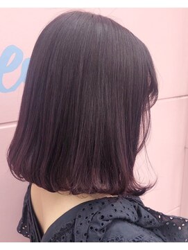 ベティ(Bettie) 外ハネワンカールボブ　深みのあるピンクレッド