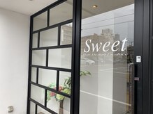スウィート スウィート Sweetの雰囲気（ガラス張りの入り口が目印!笑顔でお迎え♪[カラー/白髪ぼかし]）