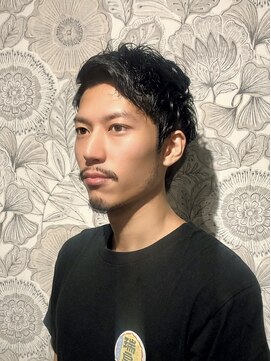 ミモザ ビカミドウ 自由が丘(Mimosa Bigamido) ▼30代 くせ毛を生かしたメンズショート