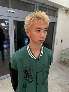 ロミー 本厚木(ROMMY.) フェザーショート 刈り上げセンターパート ホワイトブロンド