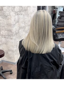 リファイン バイ アフィナー 本厚木店(Refine by Afinar) 【本厚木/本厚木駅】ホワイトグレージュ