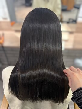 モク(mok) 艶髪縮毛矯正×ダークカラーで毎日乾かすだけで楽ちん★yuka