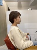 耳掛けまとまるショートスタイル