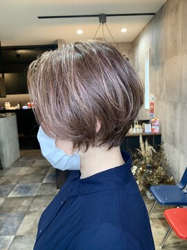 ハク(haku) [吉原勇気]ショート×白髪ぼかしハイライト