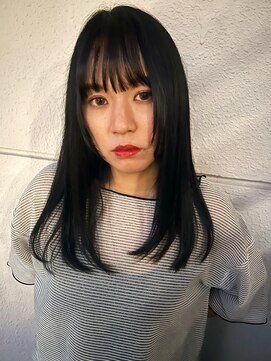 スリーヌーン(THREE noon) 艶黒髪ストレートスタイル