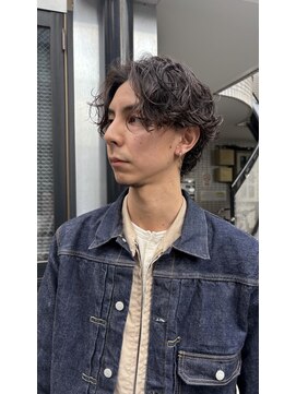 サンアタゴノット(san.atagonot) センターパートにパーマ ニュアンスパーマ/フェザーパーマ/眉毛