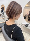 ショート　白髪もぼかせるカラー　耳掛けスタイル