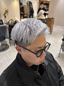 フラム ヘアデザイナーズ(FuLAM Hair designers*) ホワイトカラー