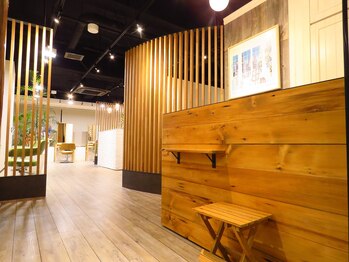 サロン デュ ラグレー(Salon Du Lagray)の写真/女性スタイリストのみ在籍◇細やかな接客と居心地の良い雰囲気が好評◎大人女性向けの隠れ家サロン。