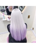 アン(Hair make un)&nbsp;ホワイトカラー×ペールパープル/デザインカラー/グラデーション