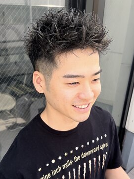 リベル(LIBER) スパイキーショート/ハイライトメッシュ/フェード/大人短髪/吉川