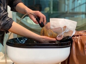 こはな美容室の写真/《頭皮からスッキリ！》癒され空間で極上のヘッドスパ＊頭皮環境を改善し、血行促進、健康な髪へ導きます☆