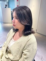 アム(amu)&nbsp;ダークグレージュ/外はねミディアム/くびれボブ/センター分け