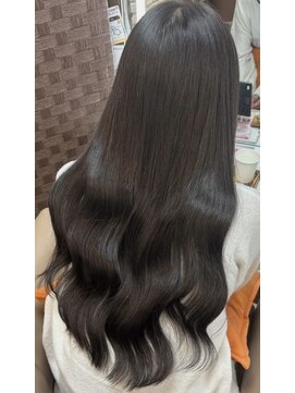 スタイル 横浜(STYLE) モノトーン/透明感黒髪/長さだしロングエクステ/波巻き