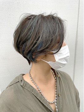 ルーファス メグロ(Ruufus Meguro) 白髪ぼかし×ハイライト｜エレガントな大人の立体ショートボブ