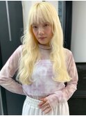 ウェーブ 抜きっぱなしブロンド ブリーチ 艶髪 ハイトーン 20代