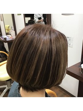 ヴィアーレ(VIALE) ハイライトで白髪ぼかし