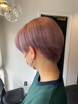 カムジーヘッドカミノウラ(COMEGHEAD KAMINOURA)&nbsp;上乃裏ショートボブくびれショートイルミナカラー顔周りレイヤー