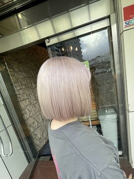 サイ(PSY) シルバー×ボブ／池袋/ダブルカラー／ハイトーン