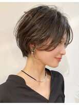 モーメント(Moment)&nbsp;レイヤーカットでつくる丸みシルエットが美しい大人ショートヘア