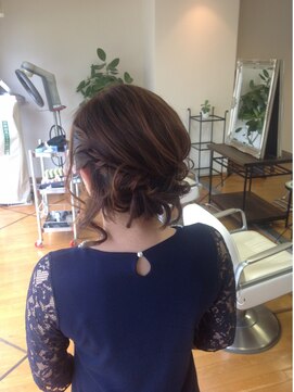 シアーグラム(sheer glam) ねじりのアップ