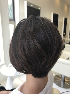 サローネデ アグスティナ バイ サンバンチ(salones de agustina by sanbanchi) 前下がりグラデーションボブ