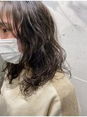 《tomi》ミディアムレイヤー×無造作パーマ