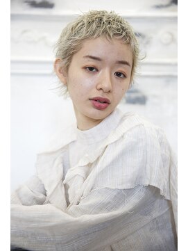 カムジーヘッドカミノウラ(COMEGHEAD KAMINOURA) ホワイトブロンド #ブリーチ#ダブルカラー#ショート