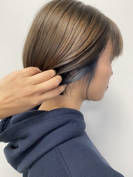 リジー(Litzy) “インナーカラーネイビー×ボブ“【椎葉】