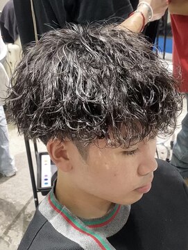 オーシャントーキョー(OCEAN TOKYO) 波巻きパーマツーブロック刈り上げラウンドマッシュ韓国黒髪