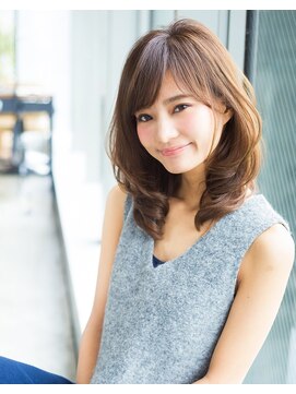 アフロート トウキョウ(AFLOAT TOKYO) ミディアムレイヤーくびれイメチェンヘア顔周りレイヤーひし形