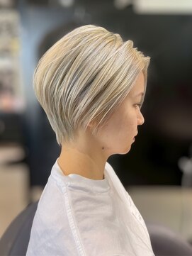 ワンバイジエクト 梅田 似合わせショート/細めハイライト/ホワイトブロンド/ブリーチ