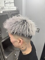 刈部倶楽舞 難波店&nbsp;スキンフェード×ホワイトカラー