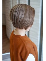 ムゥフ ヘアーアンドアイラッシュ(mouf hair&eyelash)&nbsp;40・50代　白髪ぼかしハイライト × コンパクト美シルエットボブ