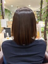 五感鷹匠 髪の診療所 暖かみブラウンの艶ストレートボブ 50代|艶カラー