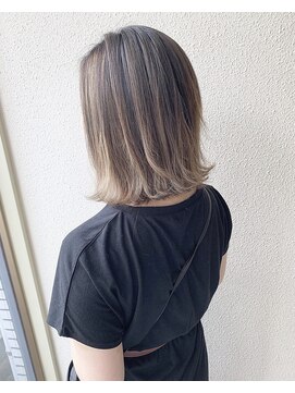 ロージアバイアルティナ(ROSIER by artina) バレイヤージュ×ミルキーアッシュ【ROSIER町田】