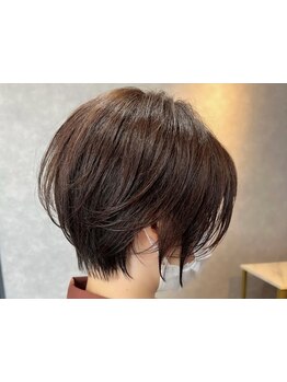 一人ひとりのバランスを見極めた骨格矯正・輪郭補正カットで、理想のショートスタイルが叶う![辻堂/辻堂駅]