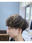 波打ツイスパハイライト刈り上げマッシュ