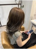 オリーブベージュ