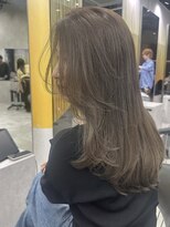 シティ(CITY) ツヤ髪グレージュ×ロングレイヤーカット【CHICA】