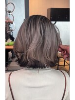 サロウィン 下北沢(SALOWIN) グレーのシャドールーツにブラウンのエンドカラー