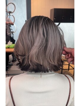 サロウィン 下北沢(SALOWIN) グレーのシャドールーツにブラウンのエンドカラー