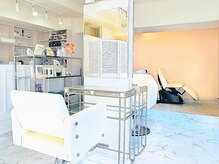エムルーセント(M'lucent)の雰囲気（自然光が入る明るい店内☆マンツーマン対応♪[髪質改善円山]）