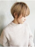 前髪ありでも、色気のあるハイトーンショートスタイル☆