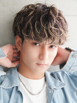 カライング(ing) スーツ短髪ツーブロック束感モテる黒髪シークレットパーマ流行