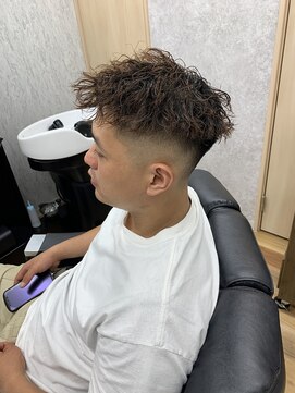 ティーズ アカサカ(T's AKASAKA) ツイストパーマ　スキンフェード